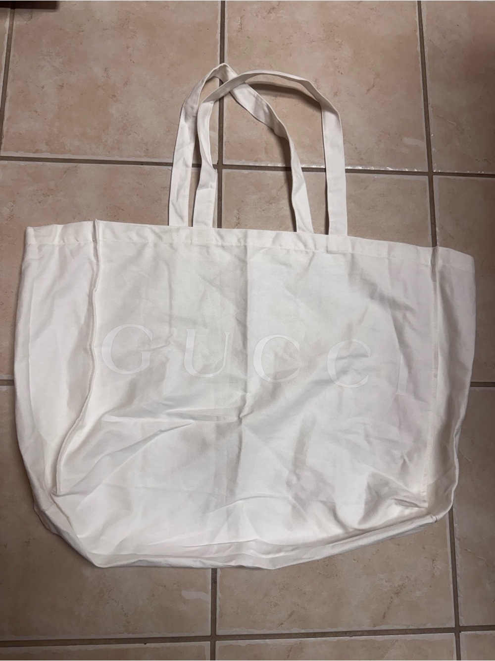 Gucci White Oversized Canvas Tote with Subtle Logo - Picture 2 of 9